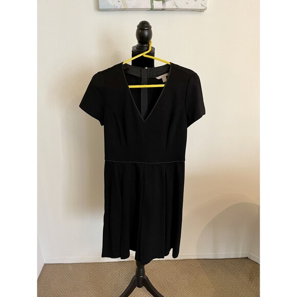 Banana Republic Black Fit and Flare Short Sleeve Pleated Mini Dress Size 4 - Picture 1 of 7